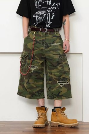 Stylish Retro Punk Camouflage Patch Denim Cargo Shorts for Men and Women - Trendy Summer Washed Seven-Point Design