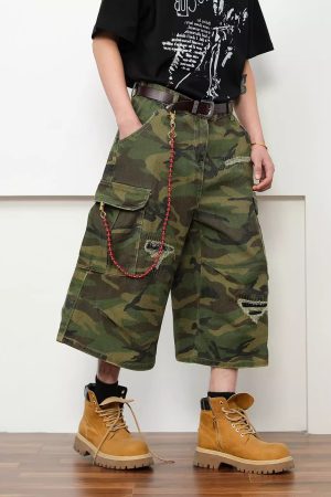 Stylish Retro Punk Camouflage Patch Denim Cargo Shorts for Men and Women - Trendy Summer Washed Seven-Point Design