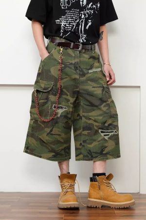 Stylish Retro Punk Camouflage Patch Denim Cargo Shorts for Men and Women - Trendy Summer Washed Seven-Point Design