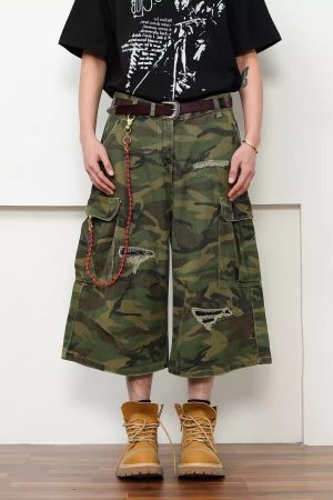 Stylish Retro Punk Camouflage Patch Denim Cargo Shorts for Men and Women - Trendy Summer Washed Seven-Point Design