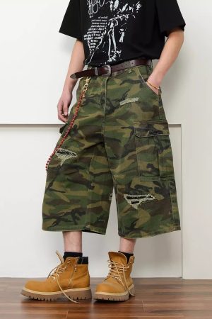 Stylish Retro Punk Camouflage Patch Denim Cargo Shorts for Men and Women - Trendy Summer Washed Seven-Point Design