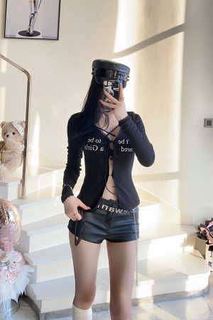 Stylish Slim-Fit V-Neck Long Sleeve T-Shirt with Letter Print - Sweet and Spicy Jacket for Girls, Y2K Inspired Fashion