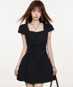 Summer 2025 Women's French-Style Black Dress, Hepburn-Inspired, Waist-Cinching, Slimming Fit for Petite Figures, Short Little Black Dress