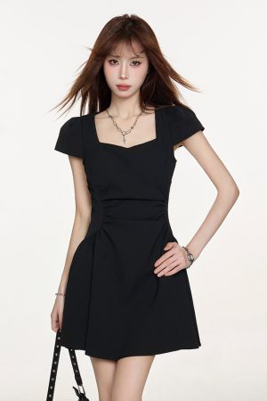 Summer 2025 Women's French-Style Black Dress, Hepburn-Inspired, Waist-Cinching, Slimming Fit for Petite Figures, Short Little Black Dress