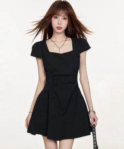Summer 2025 Women's French-Style Black Dress, Hepburn-Inspired, Waist-Cinching, Slimming Fit for Petite Figures, Short Little Black Dress