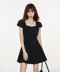 Summer 2025 Women's French-Style Black Dress, Hepburn-Inspired, Waist-Cinching, Slimming Fit for Petite Figures, Short Little Black Dress