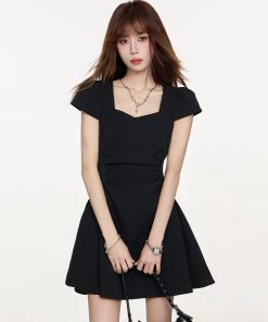 Summer 2025 Women's French-Style Black Dress, Hepburn-Inspired, Waist-Cinching, Slimming Fit for Petite Figures, Short Little Black Dress