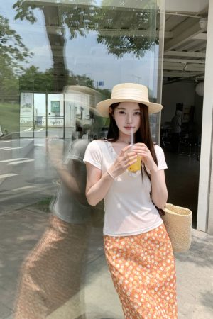 Summer Korean Style Slim-Fit Tencel Lace Short-Sleeve V-Neck T-Shirt for Women - Fashionable and Stylish