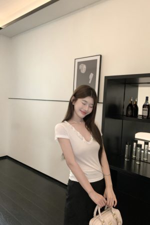Summer Korean Style Slim-Fit Tencel Lace Short-Sleeve V-Neck T-Shirt for Women - Fashionable and Stylish