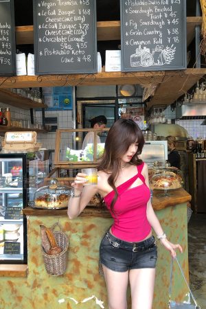 Summer Off-Shoulder Camisole Top - Waist-Cinching Slim Fit, Korean Drama-Inspired Rich Girl Style