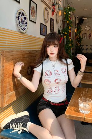 Summer Slim Fit Black T-Shirt for Women, Short Sleeve Waist-Defining Top, Stylish Casual Wear for Hot Girls
