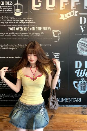 Sweet and Spicy Lace T-Shirt for Women - Summer Short Sleeve Two-Piece Style, Waist-Cinching Slim Fit Red Top