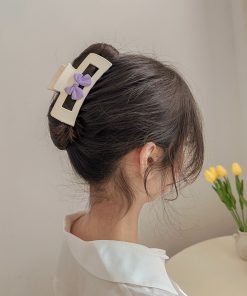 Sweet Purple Bow Shark Clip Hairpin - Cute Milk White Grasp Clip for Girls, Minimalist Design, Trendy Internet Celebrity Style 2025