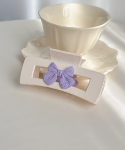 Sweet Purple Bow Shark Clip Hairpin - Cute Milk White Grasp Clip for Girls, Minimalist Design, Trendy Internet Celebrity Style 2025