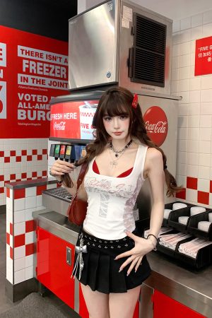 Sweet South-Style Lace Camisole for Women - Sexy Slim-Fit Short Top for Hot Girl Summer, Y2K Fashion, Alluring Summer Style