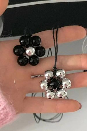 Sweetheart Korean Flower Pendant Necklace, Long Pullable Sweater Chain, Trendy Ins Style Accessory for Girls