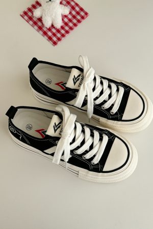 Thick-Soled Canvas Slip-On Shoes for Women - Versatile Little White Shoes in 2025 New Style, Perfect for Casual Outfits
