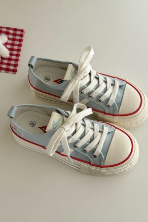 Thick-Soled Canvas Slip-On Shoes for Women - Versatile Little White Shoes in 2025 New Style, Perfect for Casual Outfits