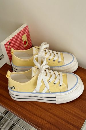 Thick-Soled Canvas Slip-On Shoes for Women - Versatile Little White Shoes in 2025 New Style, Perfect for Casual Outfits