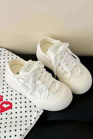 Thick-Soled Round-Toe Canvas Loafers for Summer 2025 - Breathable White Slippers for Stylish Comfort
