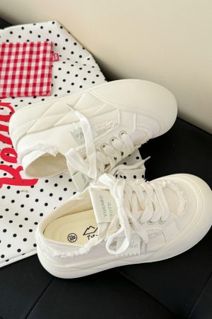 Thick-Soled Round-Toe Canvas Loafers for Summer 2025 - Breathable White Slippers for Stylish Comfort