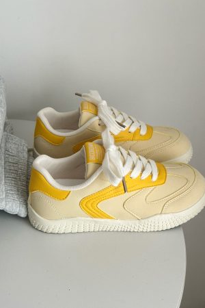 Thick-Soled White Sneakers for Women - Versatile Casual Style, 2025 Spring Collection, Trending Student Fashion