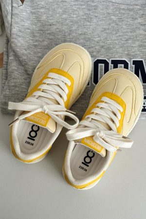 Thick-Soled White Sneakers for Women - Versatile Casual Style, 2025 Spring Collection, Trending Student Fashion