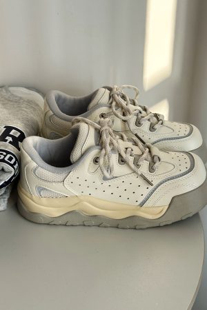Thick-Soled White Sneakers for Women, 2025 Spring Niche Casual Skate Shoes, Versatile Sports Footwear