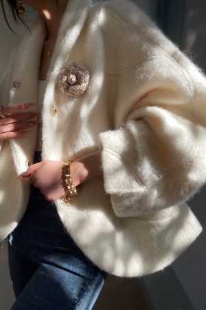 Thick White Short Woolen Coat with Gentle Lapel - Elegant Winter Outerwear for Chic Style
