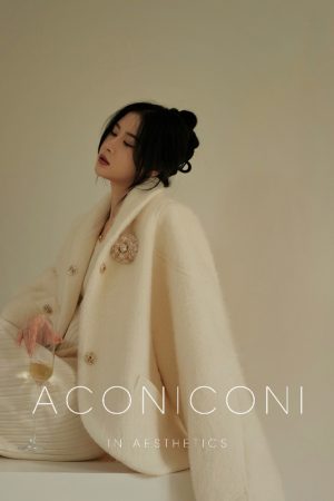 Thick White Short Woolen Coat with Gentle Lapel - Elegant Winter Outerwear for Chic Style