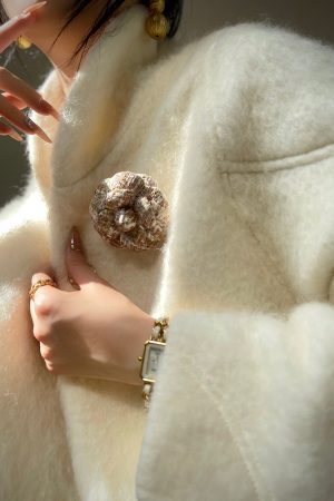 Thick White Short Woolen Coat with Gentle Lapel - Elegant Winter Outerwear for Chic Style