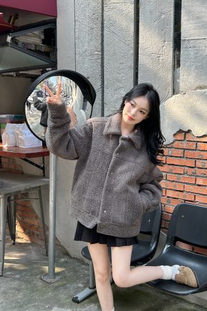 Thickened Lamb Fleece Jacket for Autumn & Winter, High-End Unisex Outerwear, Cozy Cotton Coat, Fashionable Layering Piece