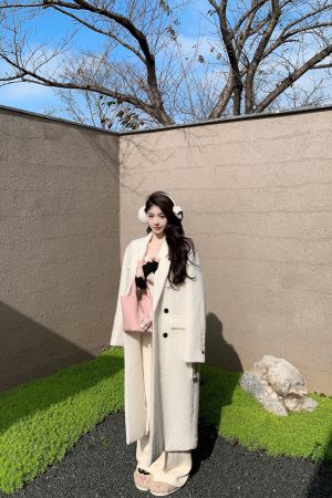 Thickened White Woolen Long Loose Waistcoat Coat for Women - Stylish Layering Essential, Perfect for Fall and Winter Fashion