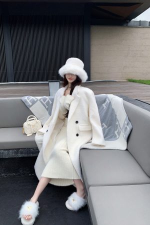 Thickened White Woolen Long Loose Waistcoat Coat for Women - Stylish Layering Essential, Perfect for Fall and Winter Fashion