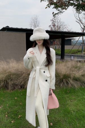 Thickened White Woolen Long Loose Waistcoat Coat for Women - Stylish Layering Essential, Perfect for Fall and Winter Fashion