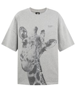 Tilted Head Giraffe Pattern T-Shirt - Casual American Style Summer Short Sleeve Top for Trendy Fashion Enthusiasts