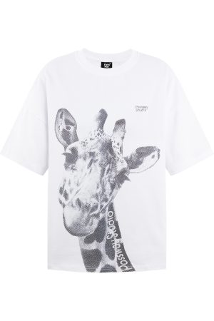 Tilted Head Giraffe Pattern T-Shirt - Casual American Style Summer Short Sleeve Top for Trendy Fashion Enthusiasts