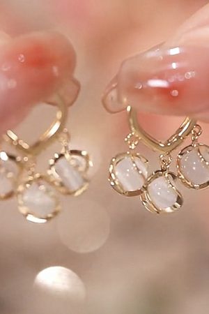 Trendy Autumn 2025 Women's Earrings - Elegant Silver Pins, High-End Niche Design, Light Luxury Accessories for Cool Style