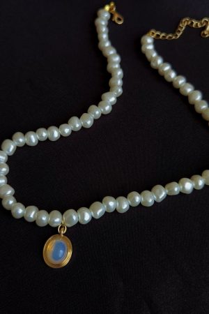 Trendy Baroque Pearl Necklace for Women with French Oval Pendant Choker â€“ Light Luxury Clavicle Chain
