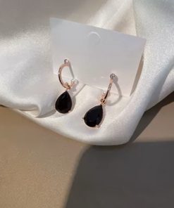 Trendy Black Crystal Ear Studs – Stylish Korean Influencer Earrings in Pure Silver Needle for Women