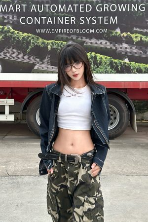 Trendy Black Denim Jacket for Women with Shoulder Pads - Vintage American Style, Short Regular Fit, Perfect for Hot Girls