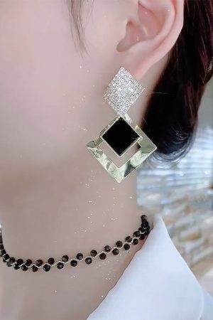 Trendy Black Geometric Diamond Drop Earrings - Retro Light Luxury Ear Accessories in Pure Silver for Women