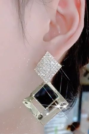 Trendy Black Geometric Diamond Drop Earrings - Retro Light Luxury Ear Accessories in Pure Silver for Women