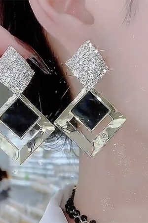 Trendy Black Geometric Diamond Drop Earrings - Retro Light Luxury Ear Accessories in Pure Silver for Women