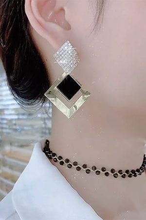 Trendy Black Geometric Diamond Drop Earrings - Retro Light Luxury Ear Accessories in Pure Silver for Women
