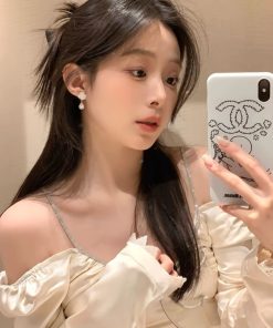 Trendy Camellia Flower Clip-On Earrings for Women, High-End Niche Design, 2025 Fashion Statement, No Ear Holes Needed