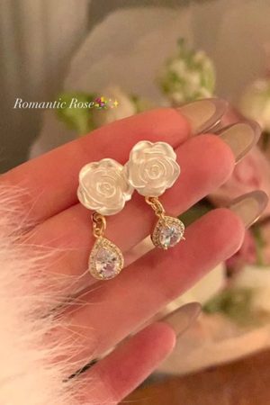 Trendy Camellia Flower Clip-On Earrings for Women, High-End Niche Design, 2025 Fashion Statement, No Ear Holes Needed