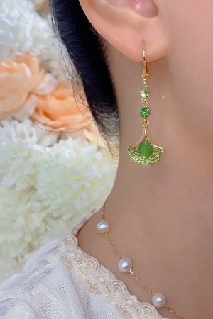 Trendy Cat's Eye Stone Ear Clips, High-End Green Ginkgo Leaf Earrings, Fashionable Internet Celebrity Style Accessories