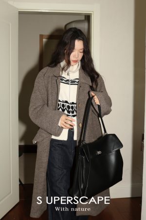 Trendy Color-Block Tulip Knitted Cardigan with Two-Way Large Lapel and Zipper Closure â€“ Short Waist, Y2K Style