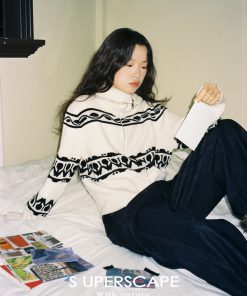 Trendy Color-Block Tulip Knitted Cardigan with Two-Way Large Lapel and Zipper Closure â€“ Short Waist, Y2K Style